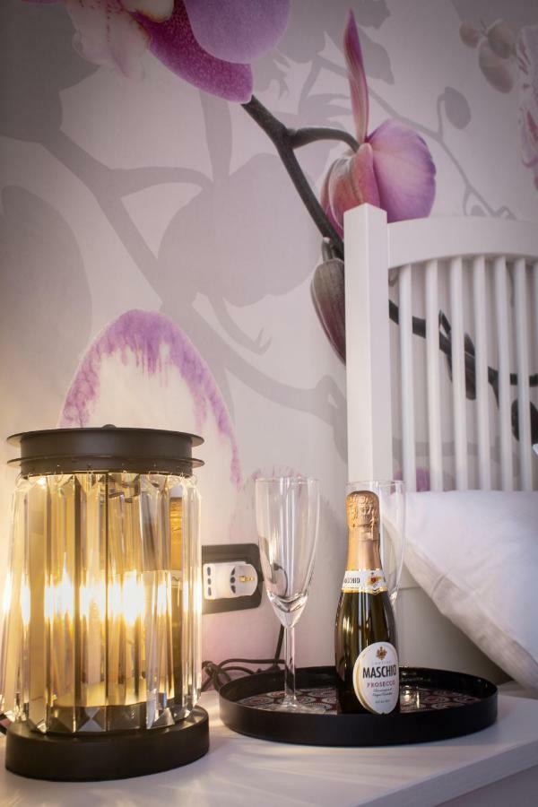 Bed Boutique Napoli Colors Hotel Exterior photo